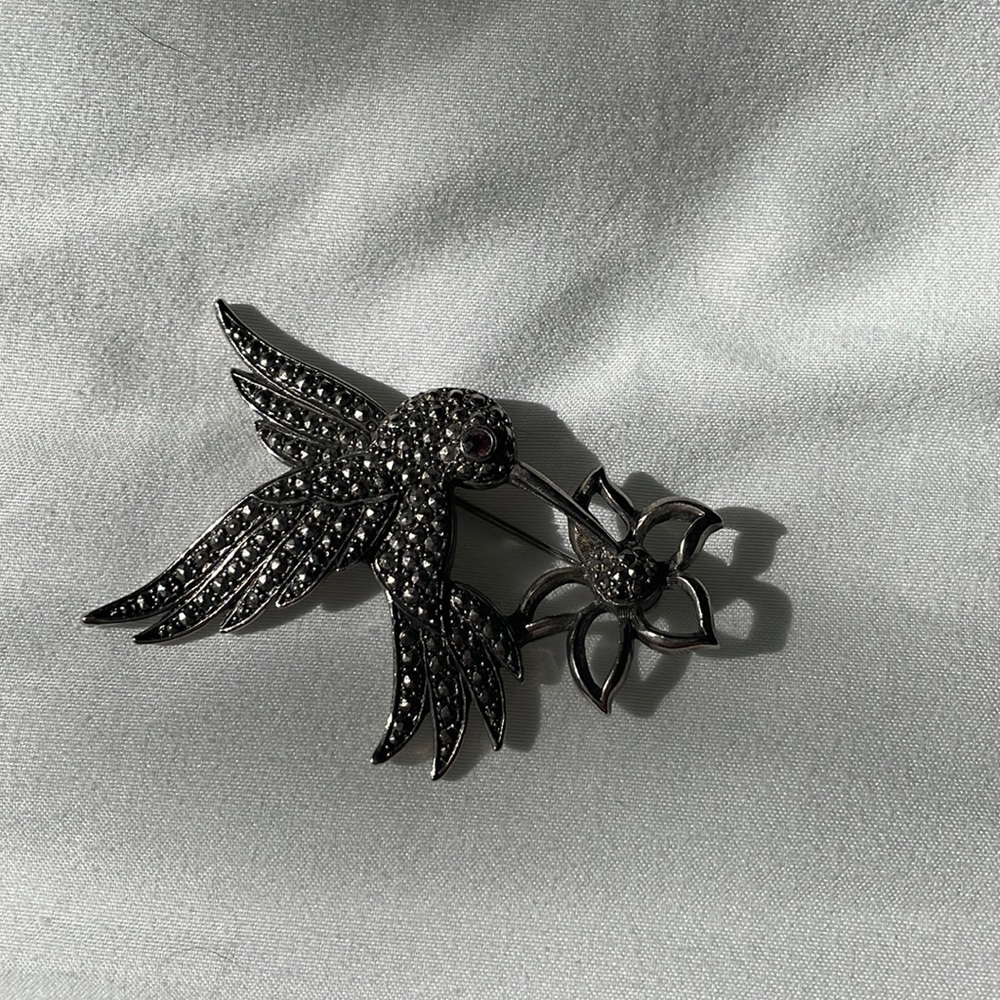 Hummingbird/flower brooch